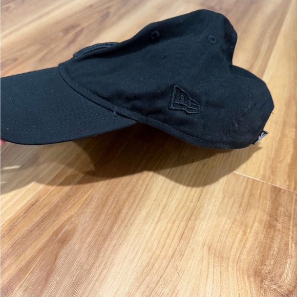 New Era Black 9TWENTY Cap - Picture 2 of 5